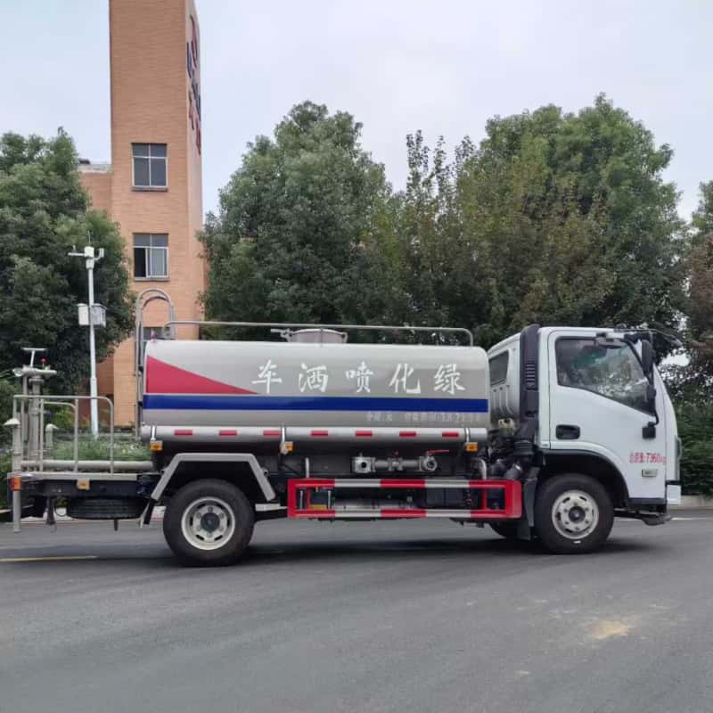Dongfeng 5000L Sprinkler Truck Quanchai 143 Horsepower