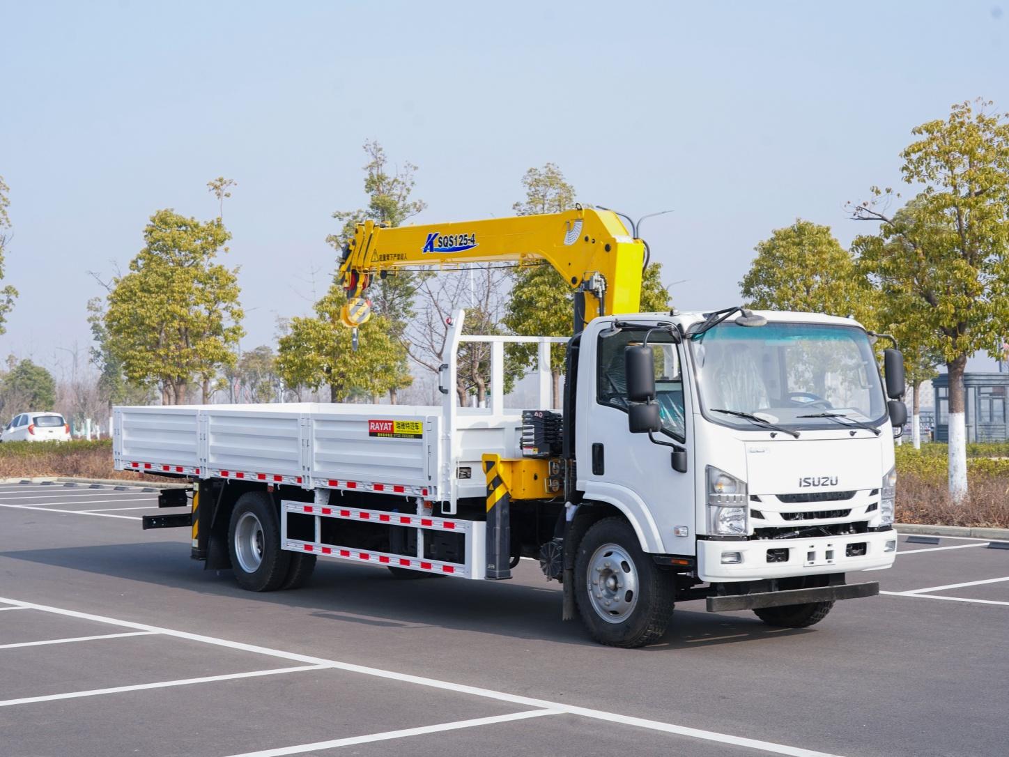 5-ton Isuzu truck-mounted crane