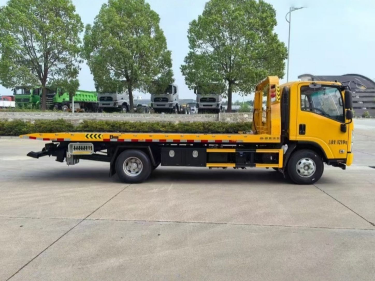 Heavy-Duty Wrecker Trucks