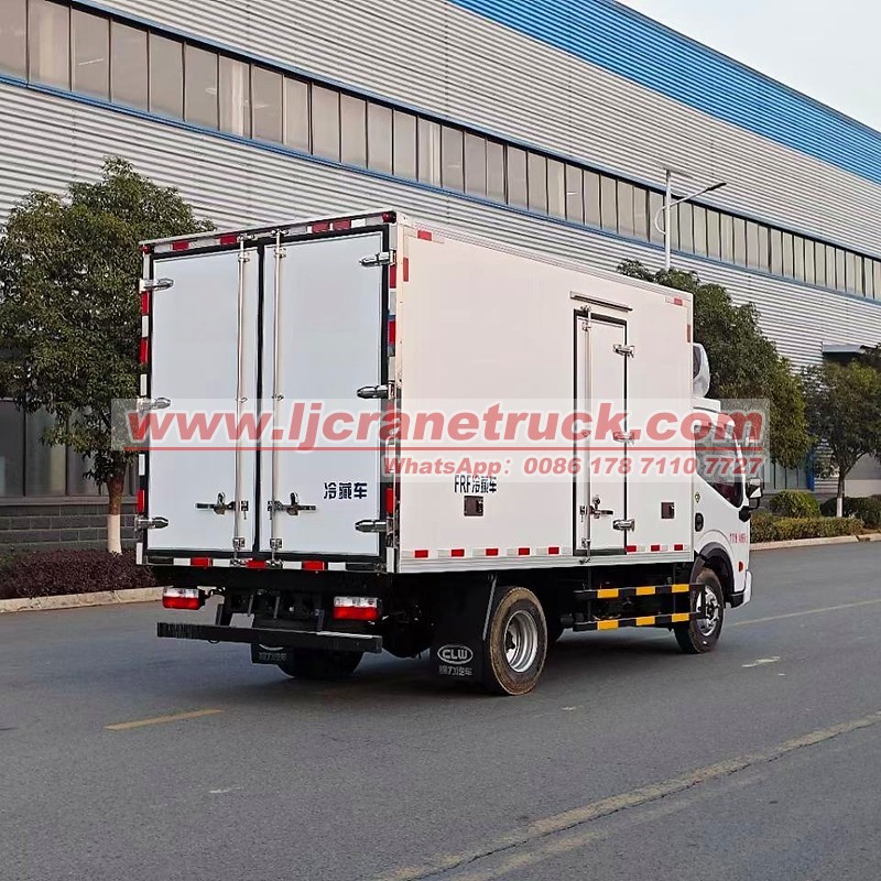 Рефрижераторный грузовик Dongfeng 4x2 грузоподъемностью 5 тонн для транспортировки в условиях холодовой цепи.