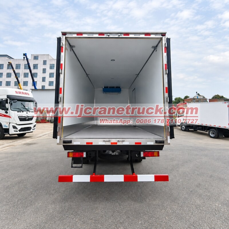 Рефрижераторный грузовик DONGFENG Tianjin длиной 6,8 м.